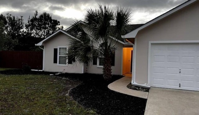 Whole house Lakevw quiet NBHD near base.