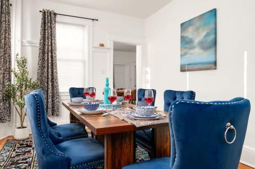 Whole House Near NYC and Transit with Game Room Fire Pit and King Bed