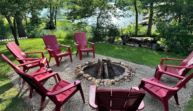 Whole house on a quiet cove, Lake of the Ozarks, Family owned and operated.