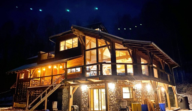 Whole House rental 8 beds, 11 people