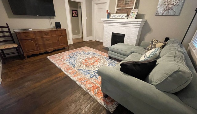 Whole House, sleeps 7, within walking distance to downtown Spartanburg!