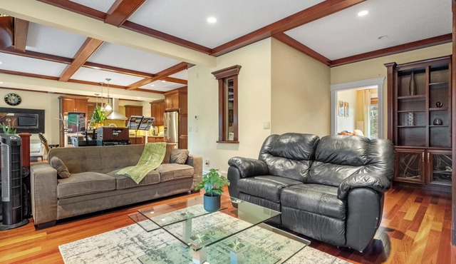 WHOLE HOUSE/TOP-NOTCH AREA/7 BEDROOM/SLEEPS 23 PERSONS/FULL KITCHEN