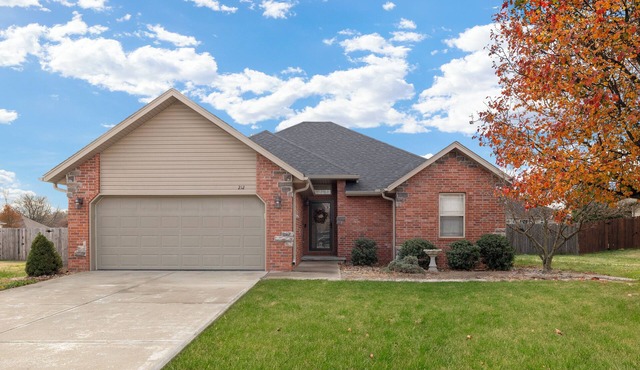 Whole House w/Granite Finishes, Walk-In Showers & Fenced Yard
