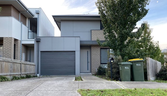 Whole House with 3 Queen Beds -Tranquil Modern House-Mernda-Vic 3754