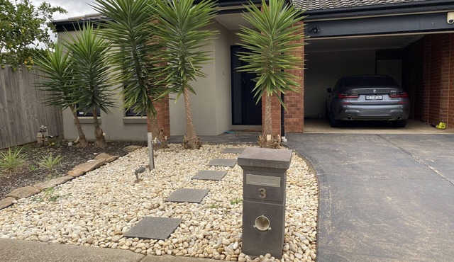 Whole House with 4 Queen Beds - Closer to Melbourne Airport - 8 Guests