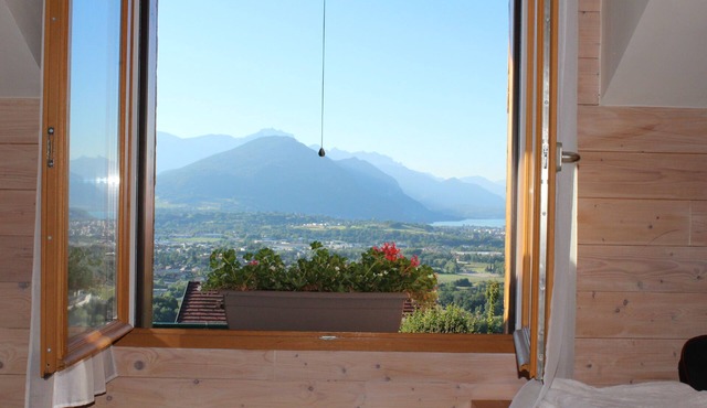 Whole house with panoramic view, in a quiet area