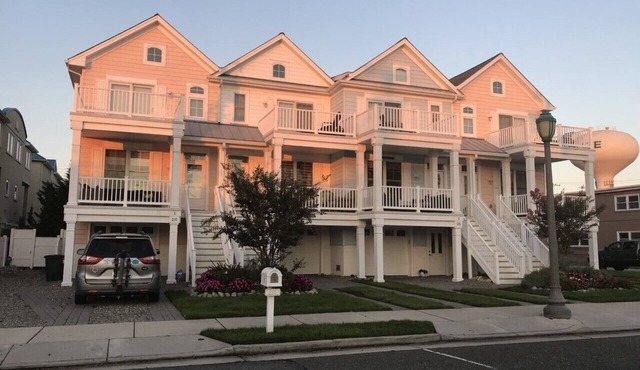 WHOLE ONE MTH BKG FOR JUL 2023! Walk to beach, STEPS to restaurants, marina!