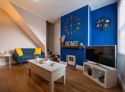 Whole Town House - Town centre!