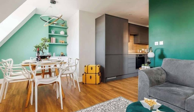 Wholesome Family 3-Bed, 2-Bath Apt; Free Gym & PKG