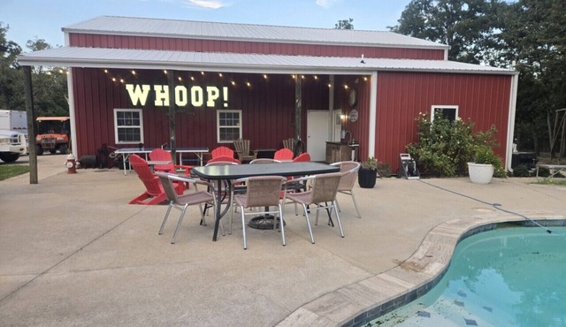 Whoop! Barndo with Pool access