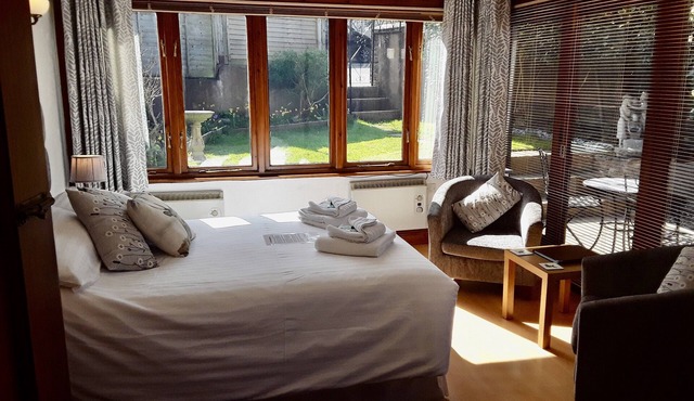 Whortleberry Studio - delightful bright airy ensuite B&B