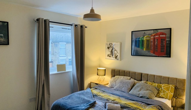 Whyte, 3 Bed House, Sleeps 9, with Garden, Free Parking, Sittingbourne City