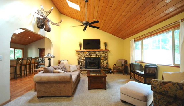 Wicker Moose Manor - 3600 Sq Ft Multi-Family Getaway!