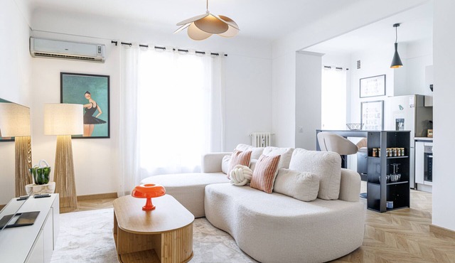 Wide & Cozy 1 Bdr Downtown