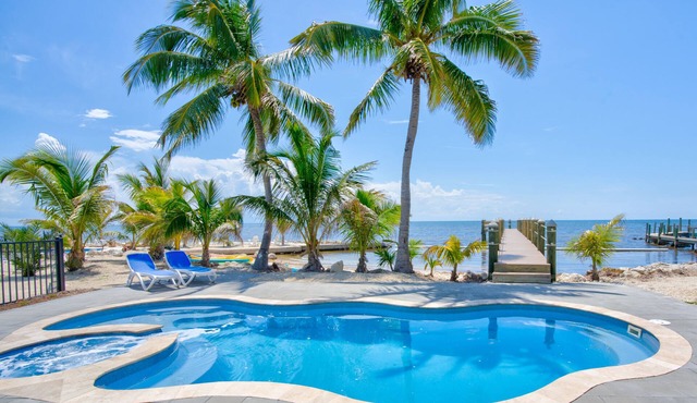 Wide Horizon oceanfront. 4 bedroom, 4 ½ bath, kayaks, pool + observation deck.