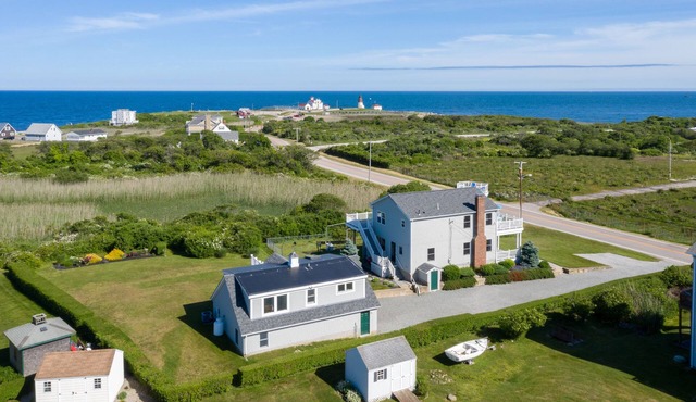 Wide ocean and lighthouse views, walk, bike or drive to nearby beaches