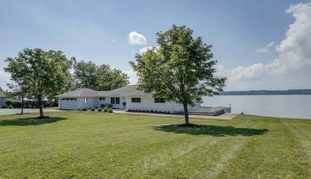 Wide Open Views: rural home on Seneca lake, private lakefront, huge yard, hot tub, and playground