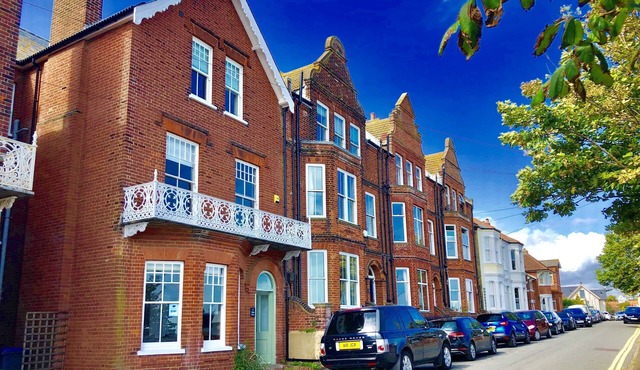 WIDE SKIES, ALDEBURGH, pet friendly, with a garden in Aldeburgh