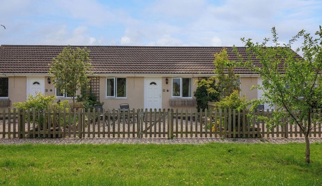 WIDGEON, pet friendly, with a garden in Highbridge