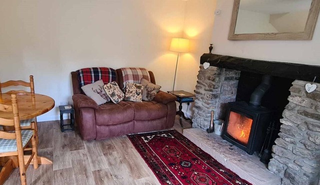 Widgery Cottage: Cozy Countryside Retreat In Rural Devon Village