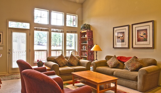 Widgi 22 - Golf Course View, Close to Mt Bachelor, Bike Trails, Cascade Lake, A/C, Gorgeous Deck