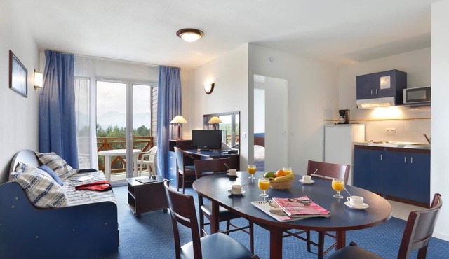 Wifi, 100m from resort center, fitness, swimming pool, terrace, balcony, tv, ski locker, 30m²