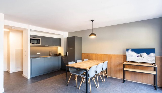 Wifi, 200m from resort center, swimming pool, sauna, hammam, terrace, balcony, tv, ski locker