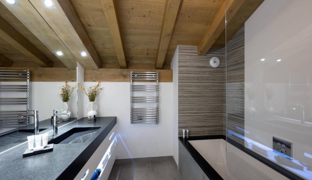 Wifi, 200m from shops, fitness, swimming pool, sauna, hammam, balcony, parking, tv, ski locker, 45m²