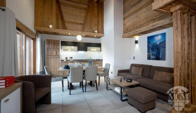 Wifi, 50m from ski lifts, fitness, swimming pool, balcony, parking, tv, ski locker, 60m², Chamonix