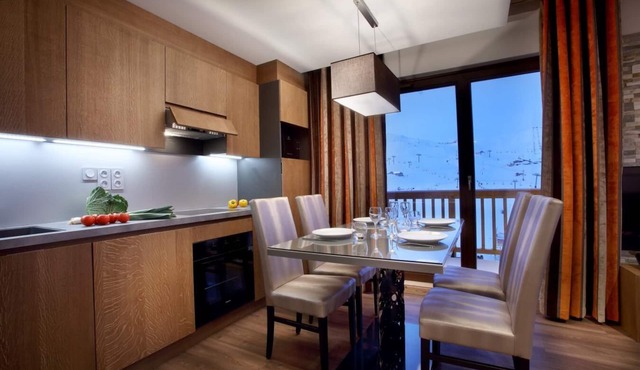 Wifi, 50m from resort center, fitness, swimming pool, sauna, hammam, balcony, tv, ski locker, 70m²