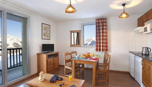 Wifi, 50m from shops, fitness, swimming pool, sauna, balcony, parking, ski locker, 55m², Peyragudes
