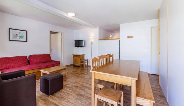 Wifi, 50m from shops, swimming pool, sauna, hammam, balcony, tv, ski locker, 57m², Val d'Allos