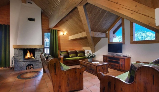 Wifi, 50m from ski slopes, fitness, swimming pool, sauna, hammam, balcony, fireplace or stove, tv