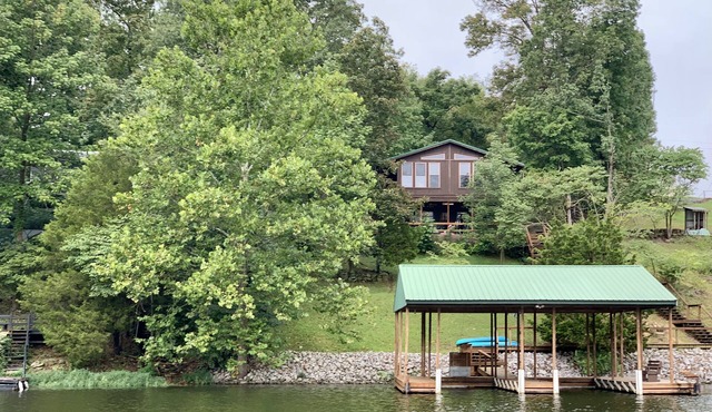 WIFI FLEXCATION & RELAXATION! Cozy fireplace, reading, movies, fire pit & more!