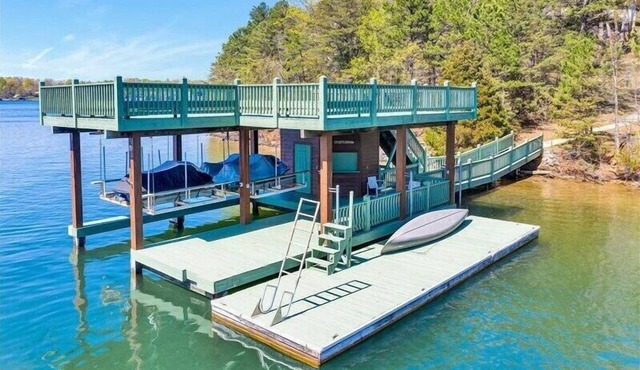 Wifi, Hot Tub, Pool Table, Sleeps 16! Private Retreat! Come Visit "Glendalough"!