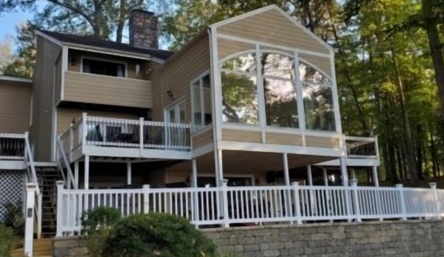 Wifi, hot tub, pool table, air hockey, and fully loaded boat house!. This is Lake Lxury!