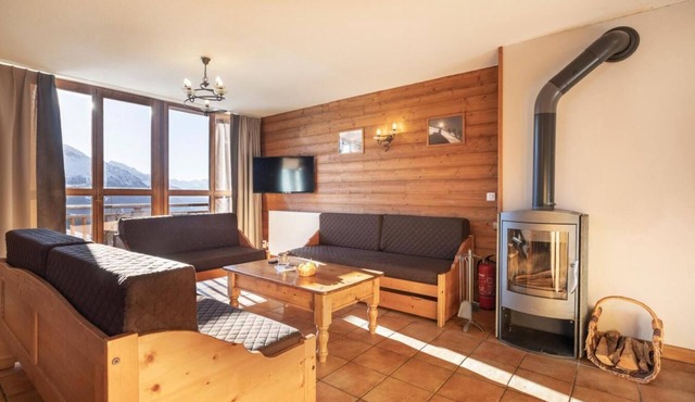 Wifi, ski-in/ski-out & foot of the slopes, swimming pool, sauna, hammam, balcony, fireplace or stove