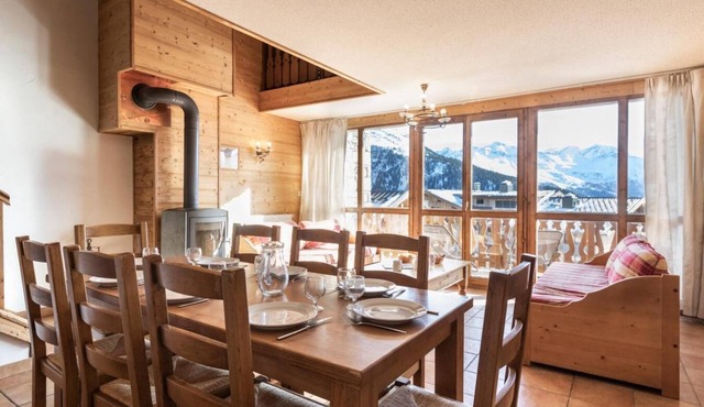 Wifi, ski-in/ski-out & foot of the slopes, swimming pool, sauna, hammam, balcony, fireplace or stove
