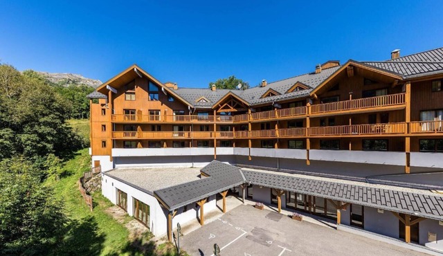 Wifi, ski-in/ski-out & foot of the slopes, fitness, swimming pool, terrace, balcony, parking, tv