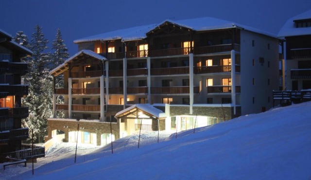 Wifi, ski-in/ski-out & foot of the slopes, terrace, parking, tv, ski locker, 45-50m²