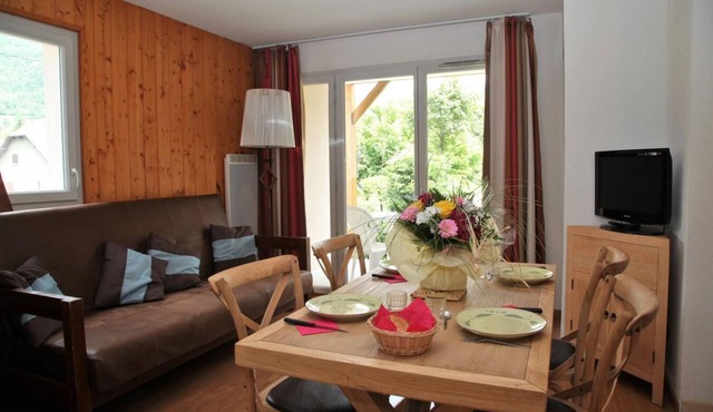Wifi, view mountain, swimming pool, sauna, hammam, terrace, balcony, parking, tv, ski locker, 33m²