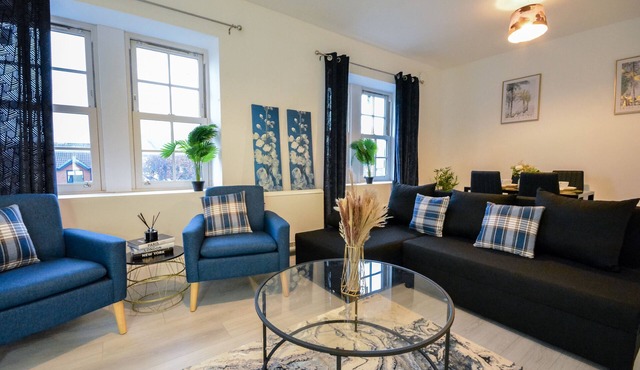 Wigan - Apartment - Sleeps 4 - Parking