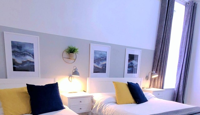 Wigan Central Comfort | Amazing Family Apartment + Free Parking | 6 Guests