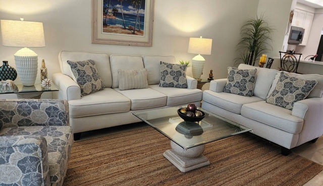 Wiggins Lake & Preserve, West of 41, Close to Beaches, Newly Remodeled