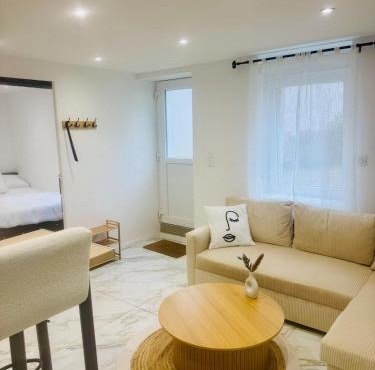 Wihi-Loges - Appartement grand studio, calme, centre ville de Nevers