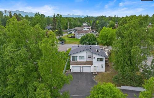 Wild About Anchorage - Hot Tub - Rooftop Patio - Fabulous Kitchen