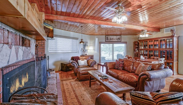 Wild Bill Retreat | Treehouse | Acre of Fun | Near Grand Canyon & Williams