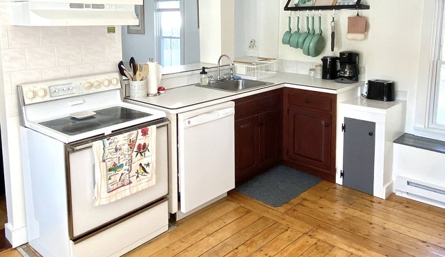 Wild Blossom Farmhouse- a lovely Vermont Getaway