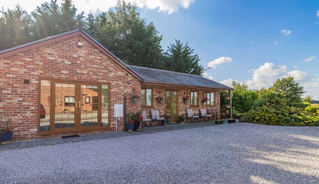 WILD DUCK LODGE, family friendly, with a garden in Mawdesley