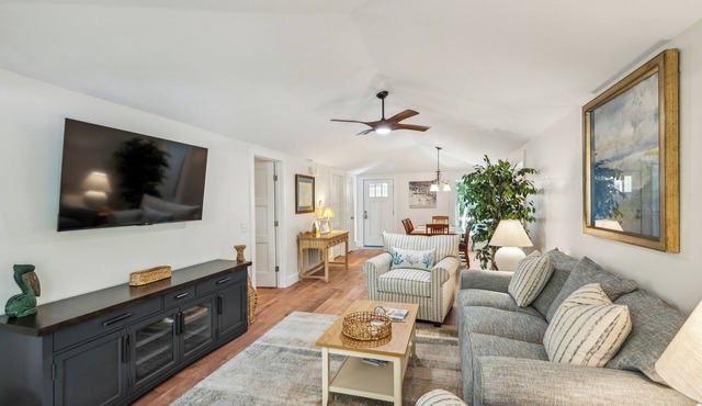 Wild Dunes-Twin Oaks-Updated, sleeps 8, walk to beach and nearby shops!